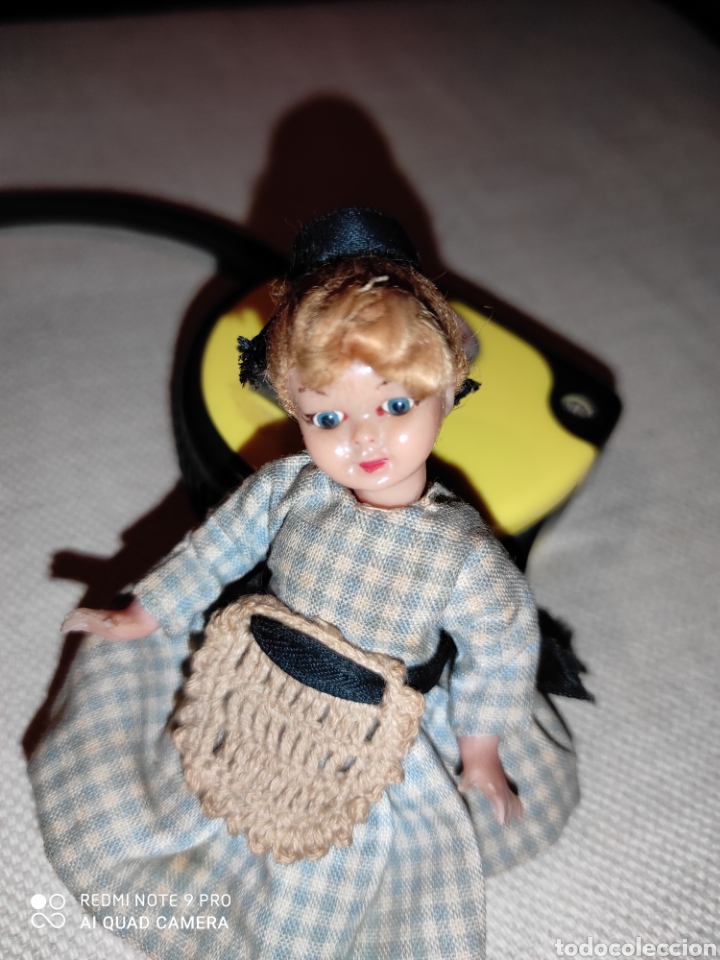 Mu&ntilde;ecas modernas: Mu&ntilde;eca antigua de pl&aacute;stico. Ojos durmientes. - Foto 3