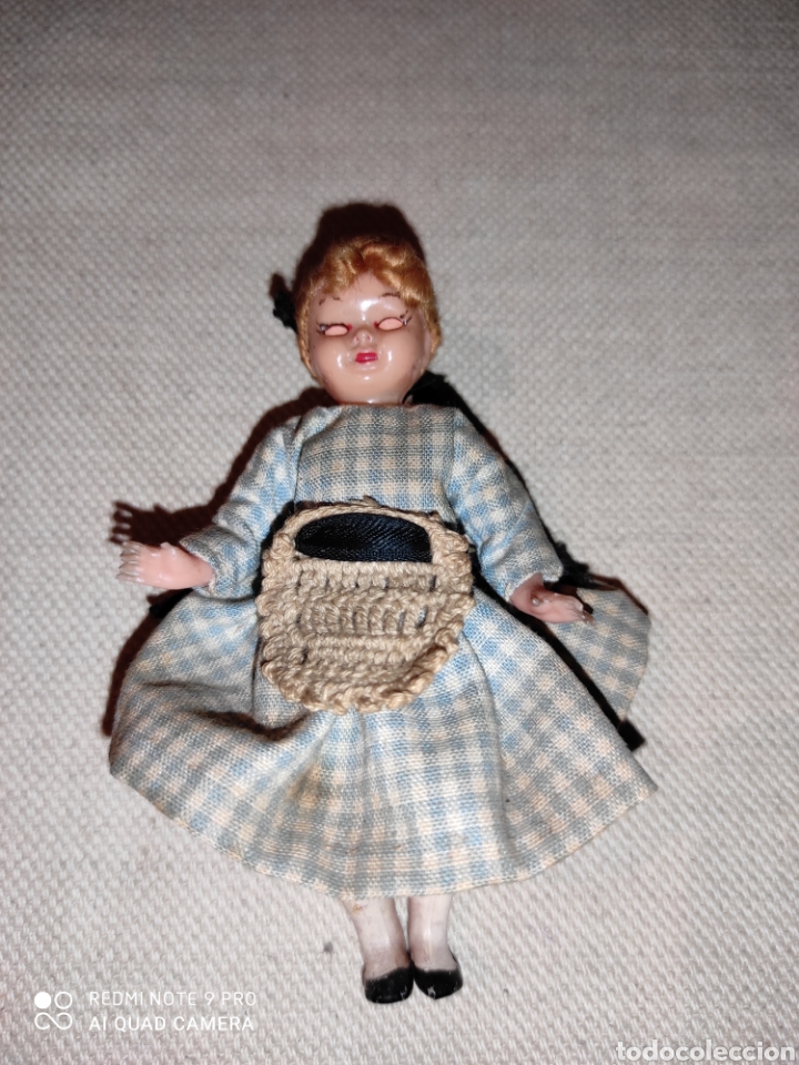 Mu&ntilde;ecas modernas: Mu&ntilde;eca antigua de pl&aacute;stico. Ojos durmientes. - Foto 1