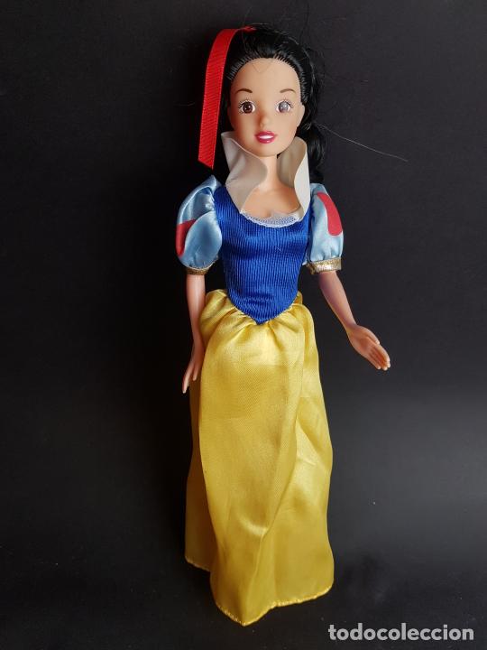 Mu&ntilde;ecas modernas: mu&ntilde;eca blancanieves disney - Foto 1