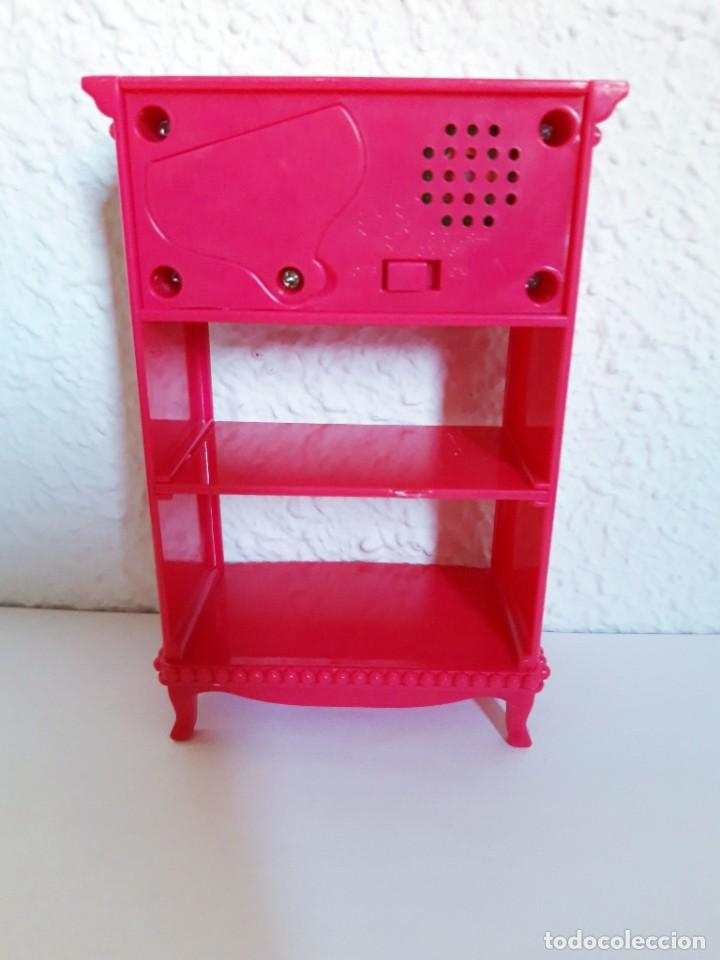 Mu&ntilde;ecas modernas: Mueble Bratz del Pack Boutique - Foto 2