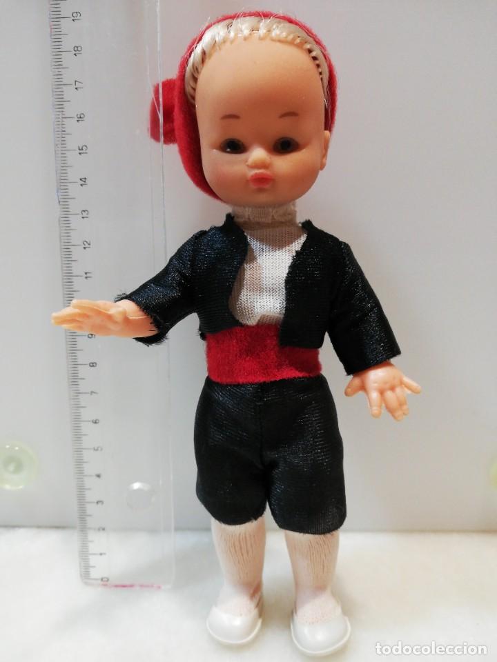 Mu&ntilde;ecas modernas: Mu&ntilde;eca con traje t&iacute;pico de aragones- - Foto 1