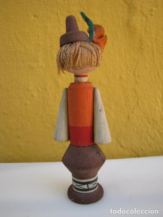 Mu&ntilde;ecas modernas: 4.- Mu&ntilde;eca de madera centroeuropa. Pintado a mano - Foto 3