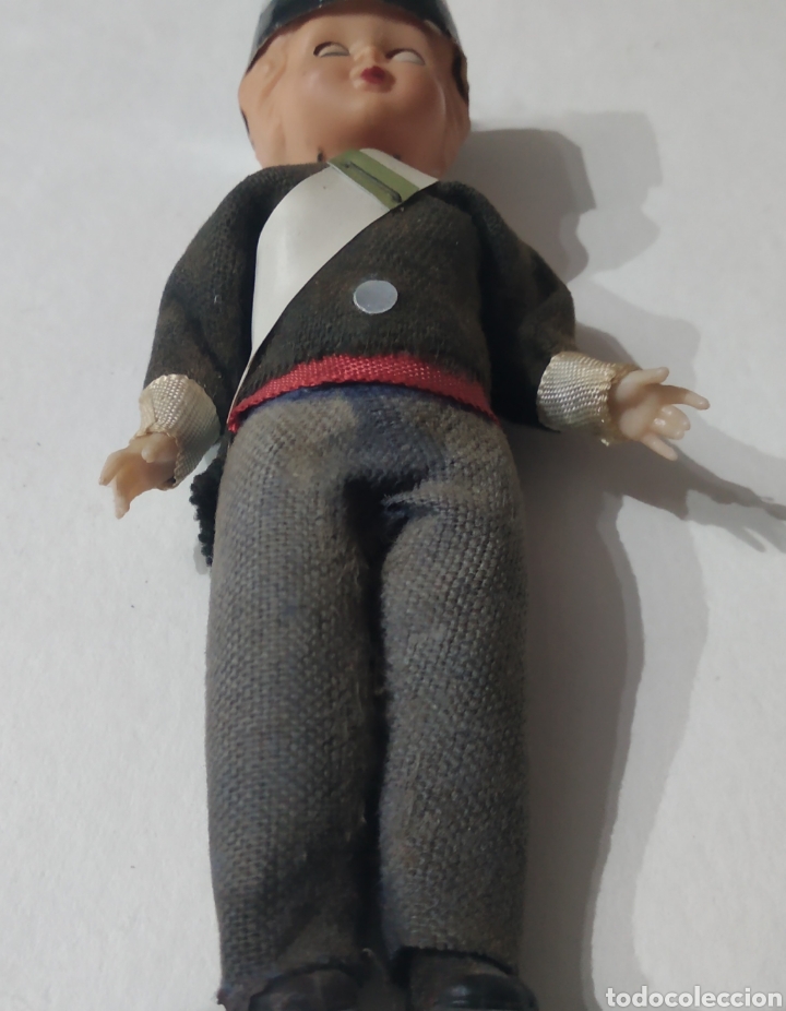 Mu&ntilde;ecas modernas: Antigua mu&ntilde;eca policia. - Foto 2
