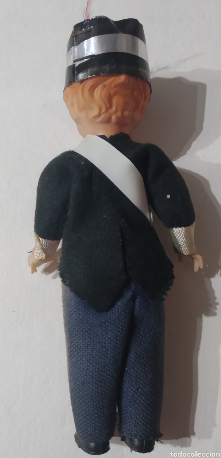 Mu&ntilde;ecas modernas: Antigua mu&ntilde;eca policia. - Foto 3