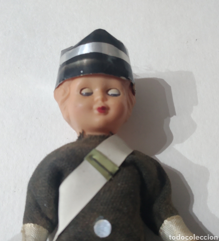 Mu&ntilde;ecas modernas: Antigua mu&ntilde;eca policia. - Foto 4