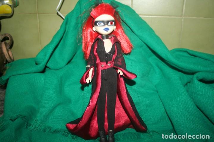 Mu&ntilde;ecas modernas: mu&ntilde;eca gotica marca edge - Foto 1