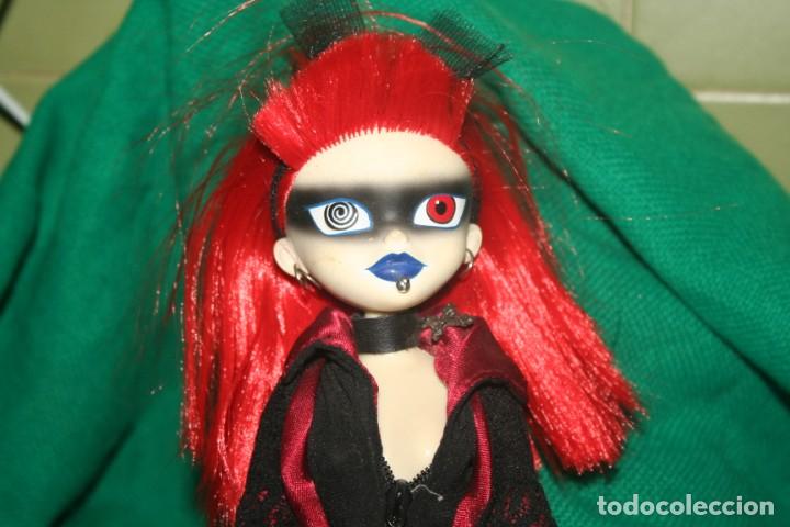 Mu&ntilde;ecas modernas: mu&ntilde;eca gotica marca edge - Foto 2