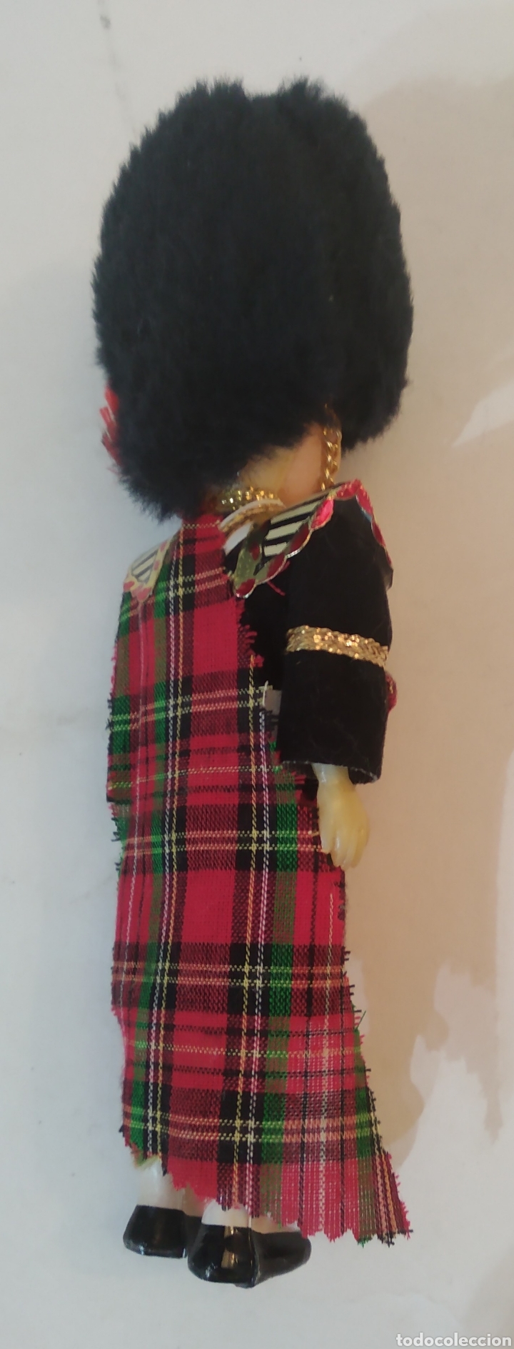 Mu&ntilde;ecas modernas: Antigua mu&ntilde;eca guardia escocesa. - Foto 2