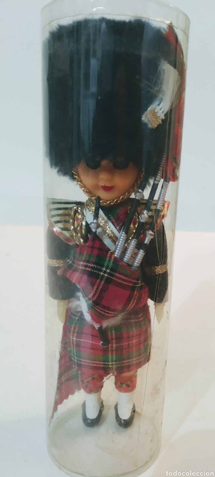 Mu&ntilde;ecas modernas: Antigua mu&ntilde;eca guardia escocesa. - Foto 3