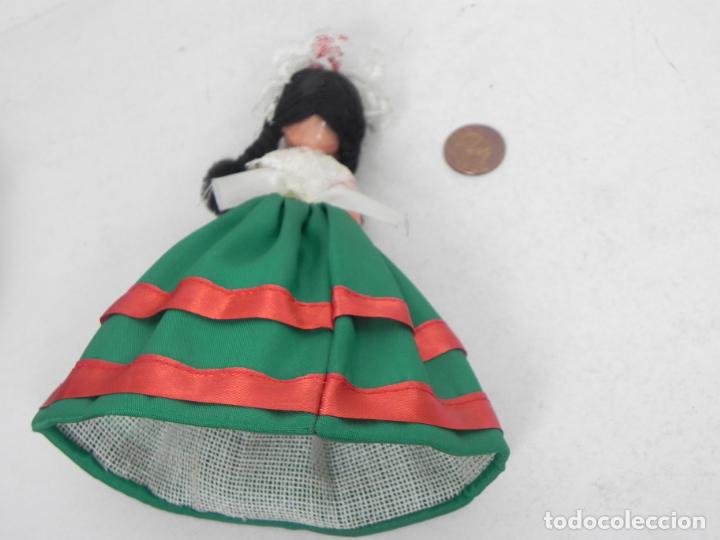 Mu&ntilde;ecas modernas: PEQUE&Ntilde;A MU&Ntilde;ECA (SOUVENIR DE BRUSELAS) - Foto 6