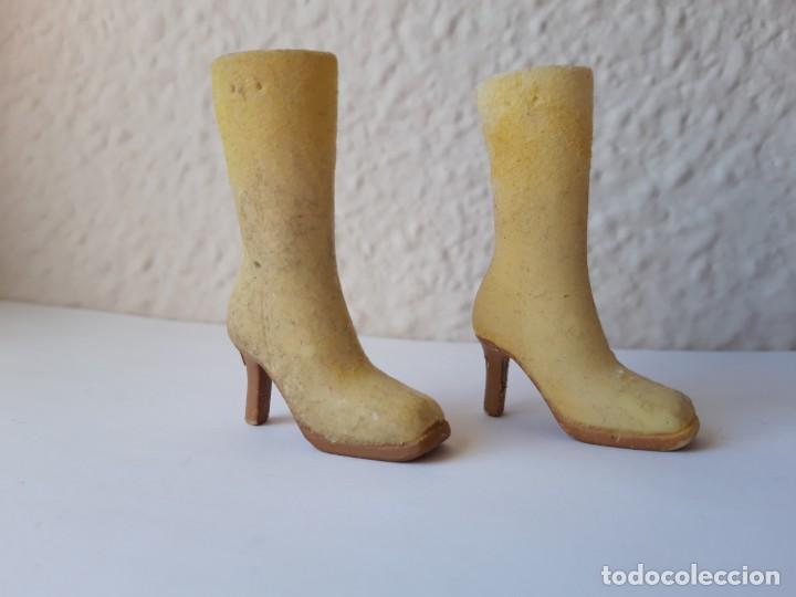 Mu&ntilde;ecas modernas: Botas Bratz Phoebe Campfire - Foto 1