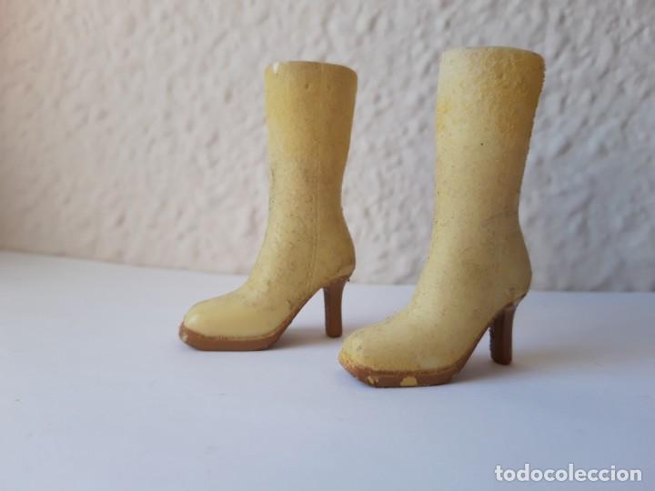 Mu&ntilde;ecas modernas: Botas Bratz Phoebe Campfire - Foto 2