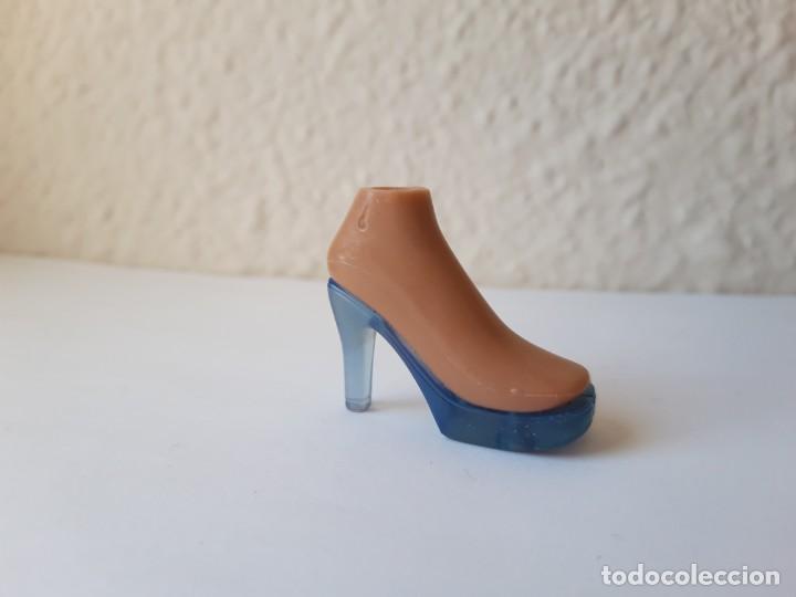 Mu&ntilde;ecas modernas: Zapato Desparejado Bratz - Foto 1