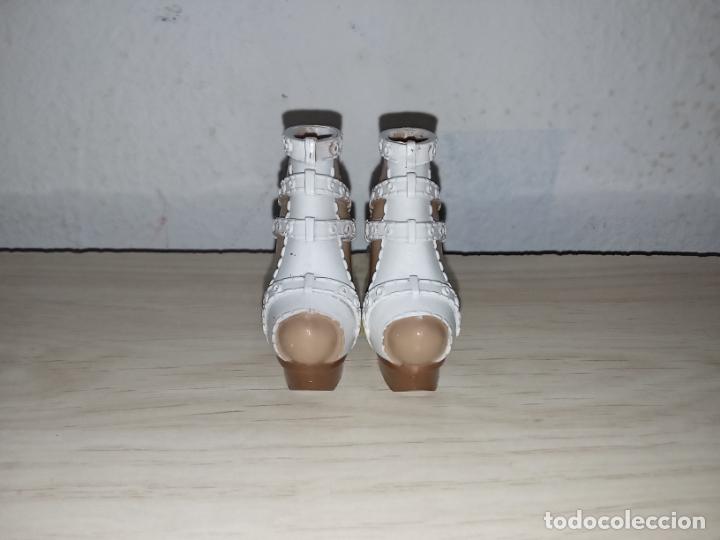 Mu&ntilde;ecas modernas: Zapatos de mu&ntilde;eca Bratz - Foto 2