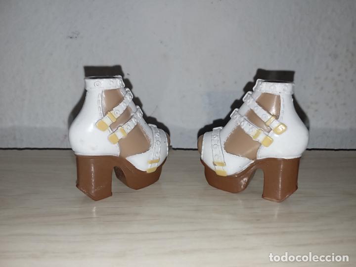 Mu&ntilde;ecas modernas: Zapatos de mu&ntilde;eca Bratz - Foto 3