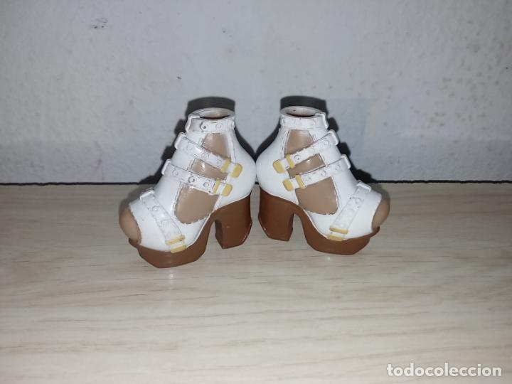 Mu&ntilde;ecas modernas: Zapatos de mu&ntilde;eca Bratz - Foto 1