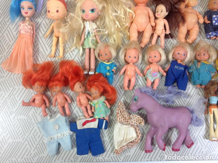 Mu&ntilde;ecas modernas: Lote de mu&ntilde;ecas y mu&ntilde;ecos - Foto 2