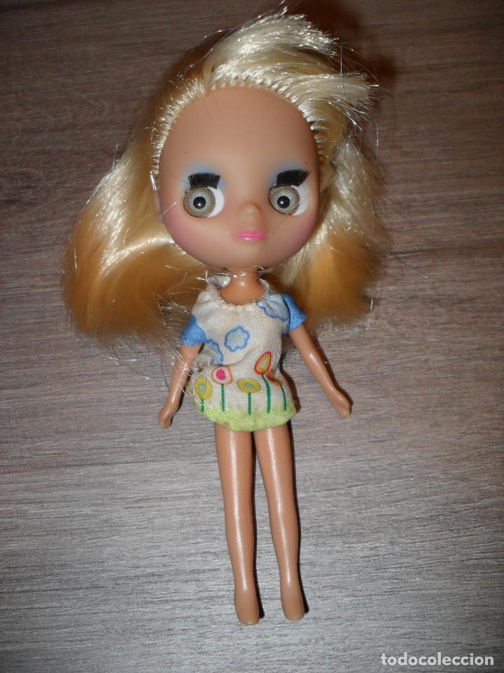 Mu&ntilde;ecas modernas: Mu&ntilde;eca Miniblythe Mini Blythe CON DEFECTO en el pelo - Foto 1