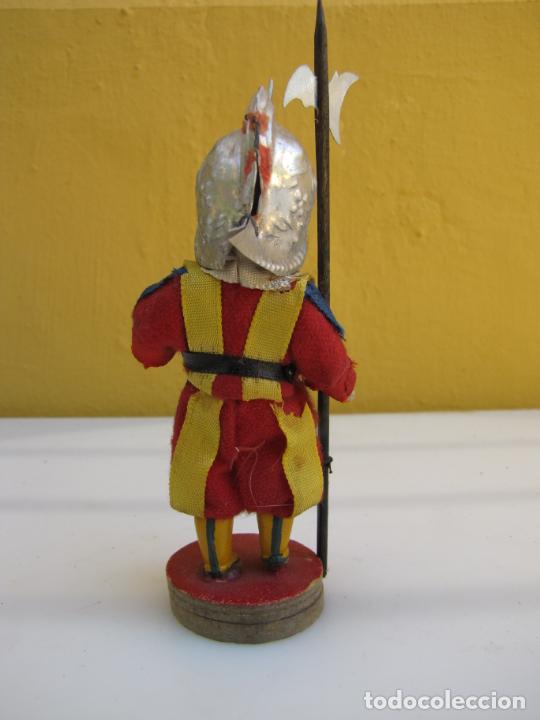 Mu&ntilde;ecas modernas: 16.- Guardia Suizo. Pl&aacute;stico - Foto 3