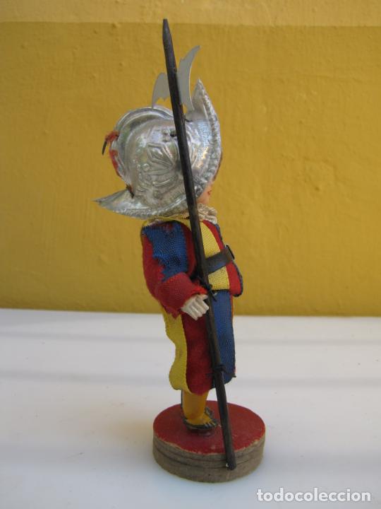 Mu&ntilde;ecas modernas: 16.- Guardia Suizo. Pl&aacute;stico - Foto 4