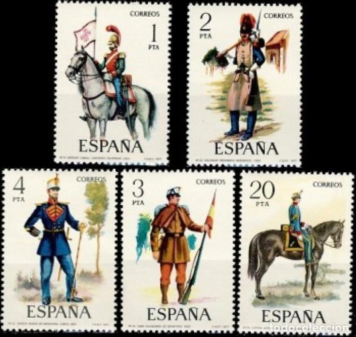 Moderne Puppen: Espa&ntilde;a. A&ntilde;o 1977, Edifil 2381/85** ''Uniformes Militares VII''./ Nuevos, sin fijasellos. MNH.