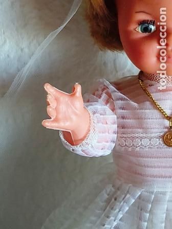 Mu&ntilde;ecas modernas: ANTIG&Uuml;A MU&Ntilde;ECA EN PLASTICO VESTIDA DE COMUNI&Oacute;N - Foto 3