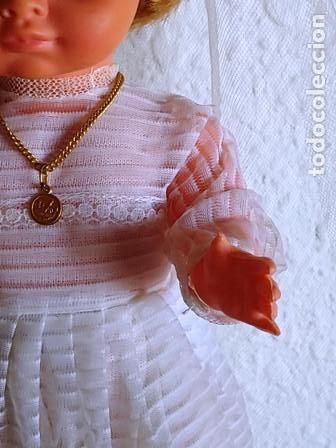 Mu&ntilde;ecas modernas: ANTIG&Uuml;A MU&Ntilde;ECA EN PLASTICO VESTIDA DE COMUNI&Oacute;N - Foto 4