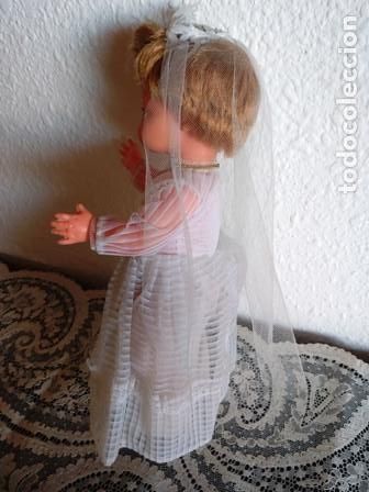Mu&ntilde;ecas modernas: ANTIG&Uuml;A MU&Ntilde;ECA EN PLASTICO VESTIDA DE COMUNI&Oacute;N - Foto 9