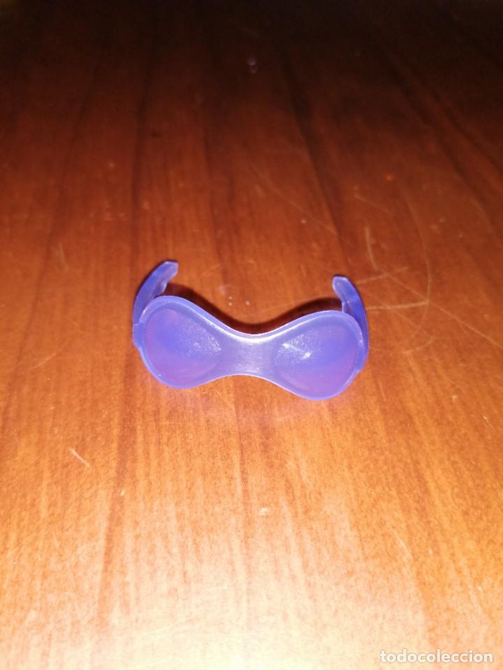 Mu&ntilde;ecas modernas: mu&ntilde;eca monster high accesorio gafas moradas - Foto 1