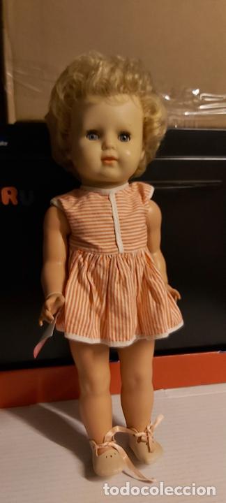Mu&ntilde;ecas modernas: Mu&ntilde;eca extranjera de pl&aacute;stico duro - Foto 1