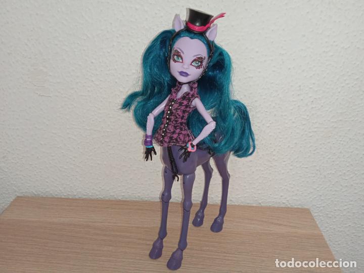 Mu&ntilde;ecas modernas: Mu&ntilde;eca Monster high avea trotter centauro - Foto 3