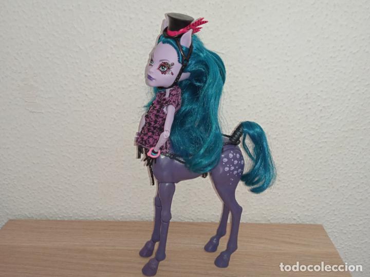 Mu&ntilde;ecas modernas: Mu&ntilde;eca Monster high avea trotter centauro - Foto 4