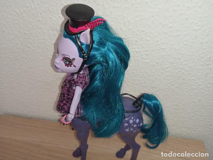 Mu&ntilde;ecas modernas: Mu&ntilde;eca Monster high avea trotter centauro - Foto 6
