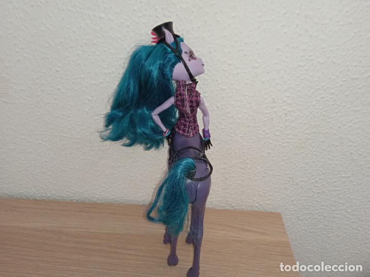 Mu&ntilde;ecas modernas: Mu&ntilde;eca Monster high avea trotter centauro - Foto 9