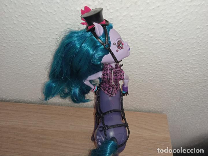 Mu&ntilde;ecas modernas: Mu&ntilde;eca Monster high avea trotter centauro - Foto 10