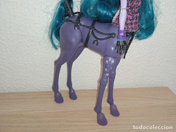 Mu&ntilde;ecas modernas: Mu&ntilde;eca Monster high avea trotter centauro - Foto 11