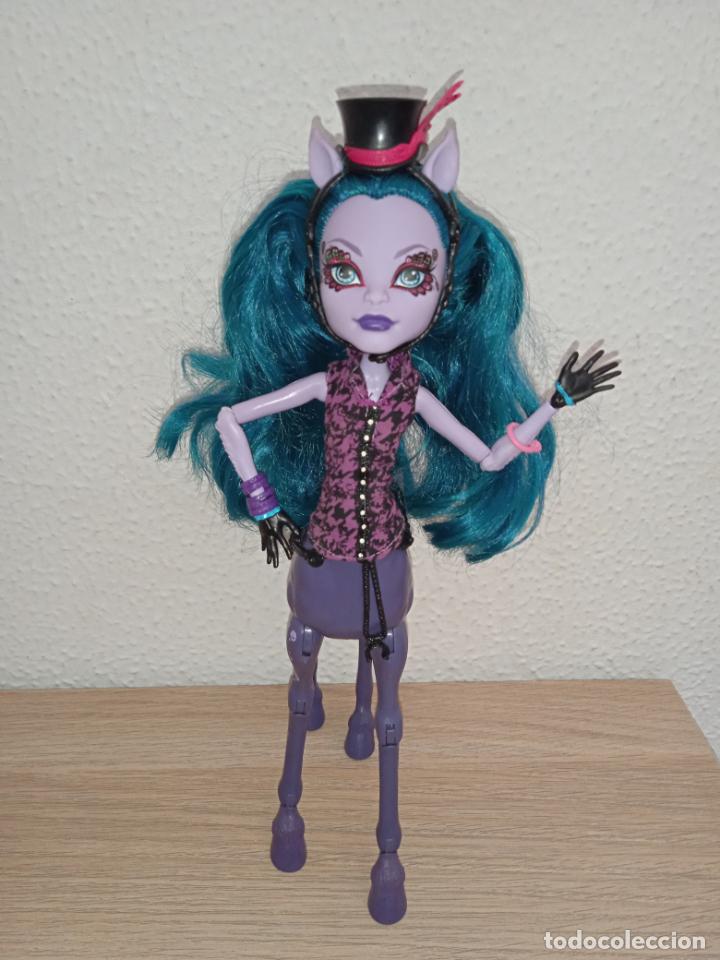 Mu&ntilde;ecas modernas: Mu&ntilde;eca Monster high avea trotter centauro - Foto 14
