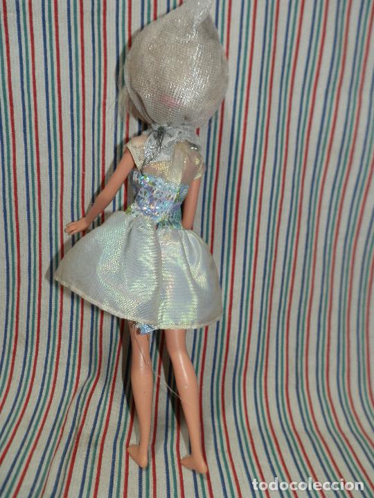 Mu&ntilde;ecas modernas: MU&Ntilde;ECA DIVA STARZ MATTEL 2001 - Foto 3