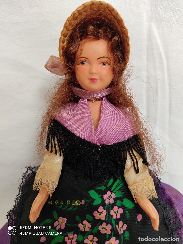Mu&ntilde;ecas modernas: Antigua mu&ntilde;eca regional francesa - Foto 1