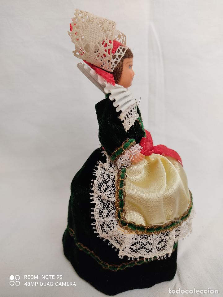 Mu&ntilde;ecas modernas: Antigua mu&ntilde;eca regional de celuloide - Foto 4