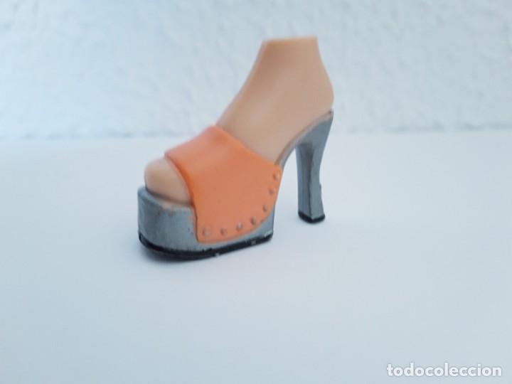 Mu&ntilde;ecas modernas: Zapato Desparejado Bratz - Foto 2