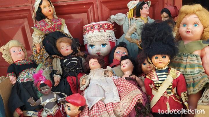 Mu&ntilde;ecas modernas: Lote de mu&ntilde;ecas variado - Foto 1
