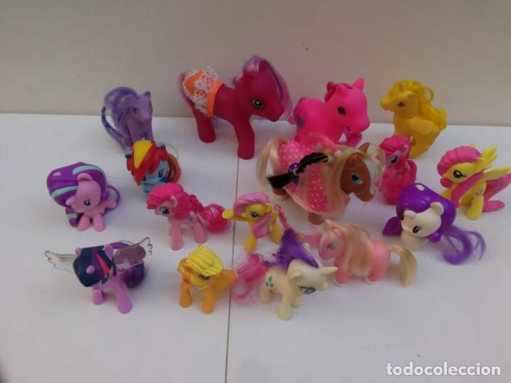 Mu&ntilde;ecas modernas: LOTE DE 16 PEQUE&Ntilde;OS PONYS . - Foto 1