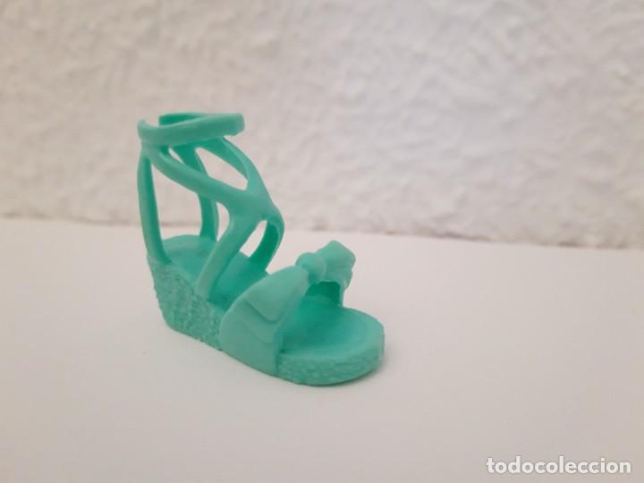 Mu&ntilde;ecas modernas: Zapato Desparejado - Foto 1