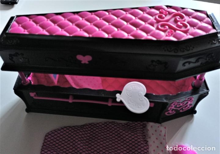 Mu&ntilde;ecas modernas: CAMA - JOYERO CON COMPLEMENTOS. MU&Ntilde;ECA DRACULAURA. MONSTER HIGH. MATTEL - Foto 2