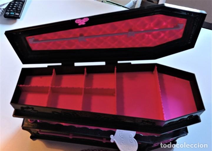Mu&ntilde;ecas modernas: CAMA - JOYERO CON COMPLEMENTOS. MU&Ntilde;ECA DRACULAURA. MONSTER HIGH. MATTEL - Foto 3