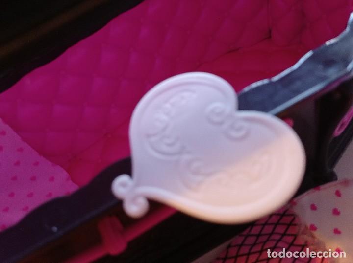 Mu&ntilde;ecas modernas: CAMA - JOYERO CON COMPLEMENTOS. MU&Ntilde;ECA DRACULAURA. MONSTER HIGH. MATTEL - Foto 5