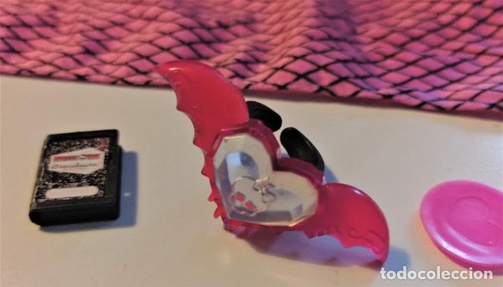Mu&ntilde;ecas modernas: CAMA - JOYERO CON COMPLEMENTOS. MU&Ntilde;ECA DRACULAURA. MONSTER HIGH. MATTEL - Foto 6
