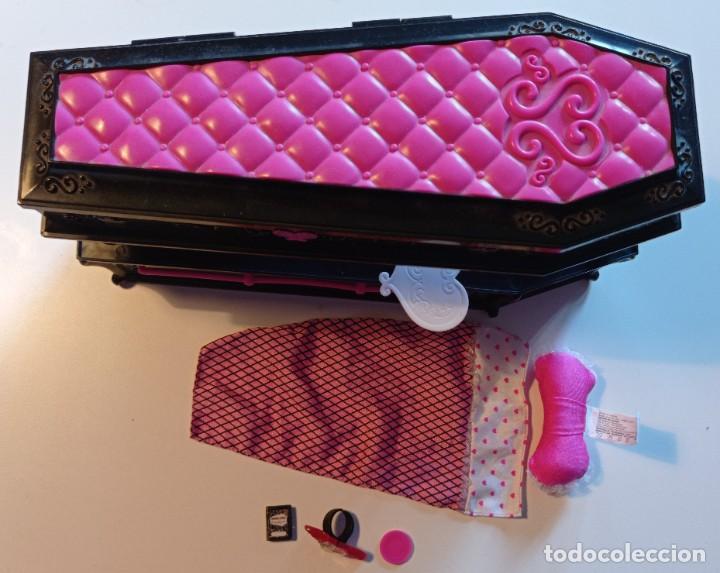 Mu&ntilde;ecas modernas: CAMA - JOYERO CON COMPLEMENTOS. MU&Ntilde;ECA DRACULAURA. MONSTER HIGH. MATTEL - Foto 9