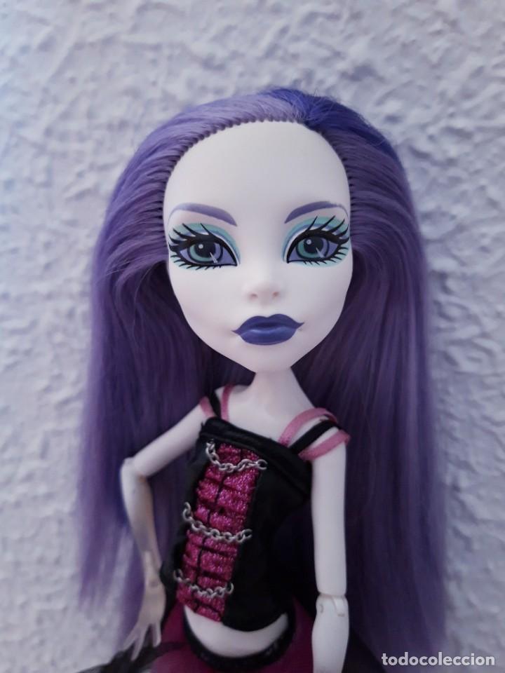 Mu&ntilde;ecas modernas: Monster High Spectra 1&ordf; Edici&oacute;n - Foto 1